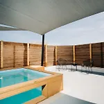 מלון Mesanto Luxury 3*