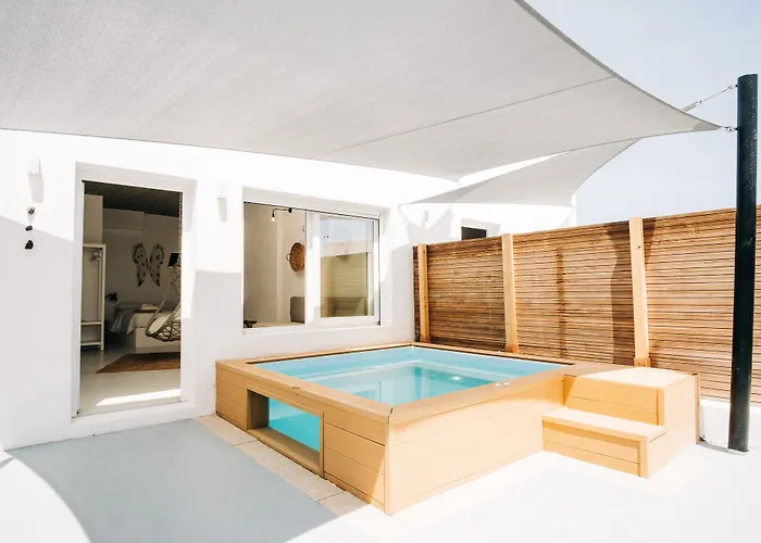 Mesanto Luxury Hotel