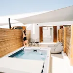 Hotel Mesanto Luxury