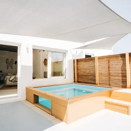 Mesanto Luxury Hotel